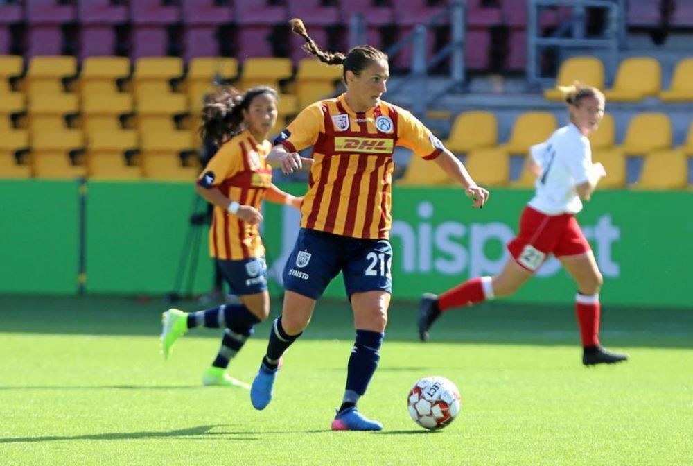 Viața în ghete cu crampoane Mămicile de la naționala de fotbal feminin