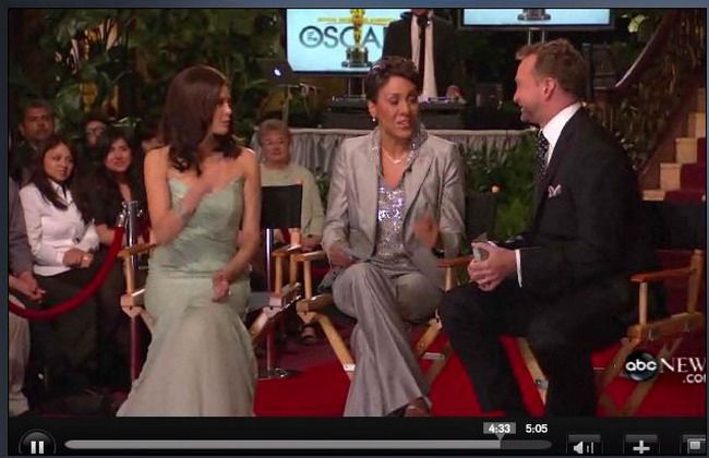 Teri Hatcher a comentat tinutele de la Oscar intr-o rochie creata de o romanca