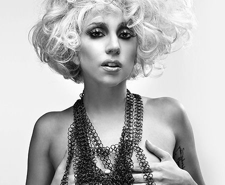 Revista cu Lady Gaga topless, interzisa in SUA