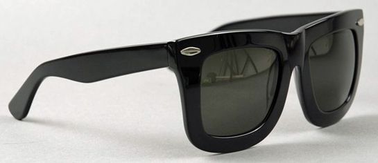 Cele mai cool 15 modele de ochelari de soare ale Rihannei