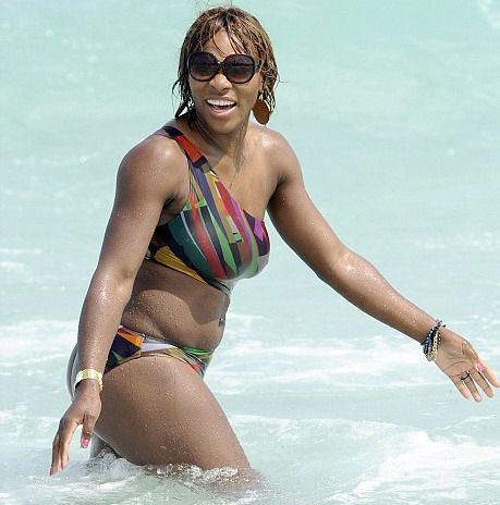Serena Williams isi arata muschii la plaja! FOTO!