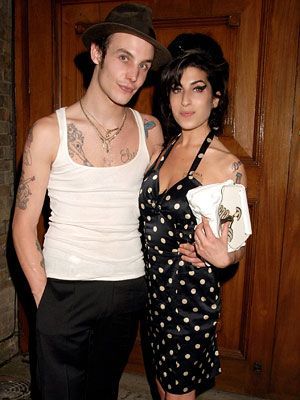 Amy Winehouse a renuntat la Blake! Are un nou iubit! FOTO!