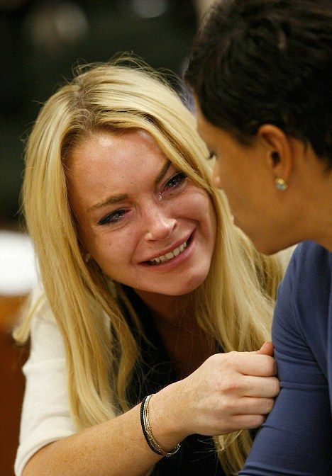Lindsay Lohan in lacrimi: a fost condamnata la 90 de zile de inchisoare VIDEO