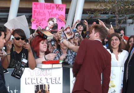 10 motive pentru care Kristen Stewart il place pe Robert Pattinson! FOTO
