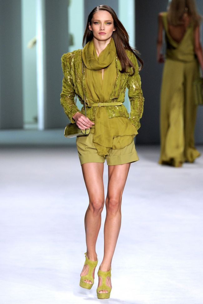 Elie Saab, o colectie de rochii superbe pentru primavara-vara 2011