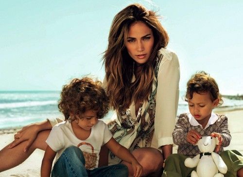 La numai 2 ani, gemenii lui J Lo isi fac debutul in modelling!