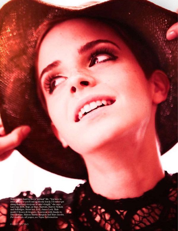 Emma Watson - neepilata pe maini in revista Vogue &nbsp;