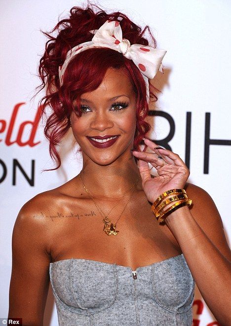 Rihanna aduce Craciunul mai devreme! VIDEO