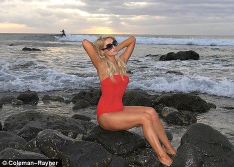 Paris Hilton ar putea juca cu succes in Baywatch GALERIE FOTO