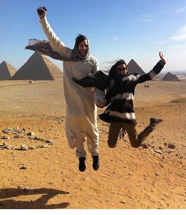 Ashton si Demi, distractie printre mumii si piramide
