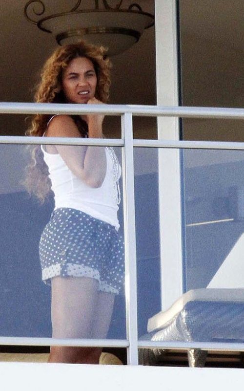 Beyonce - in pijamale si fara machiaj FOTO