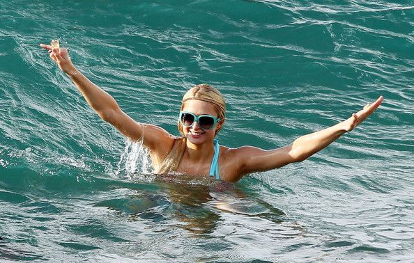 De Craciun, Paris Hilton a facut scufundari in Hawaii FOTO