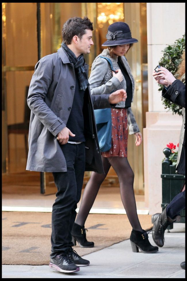 Miranda Kerr si Orlando Bloom, la plimbare prin Paris GALERIE FOTO