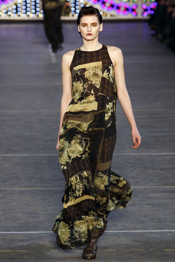 Paris Fashion Week: Kenzo propune kakiul pentru toamna &ndash; iarna 2011/2012 &nbsp;