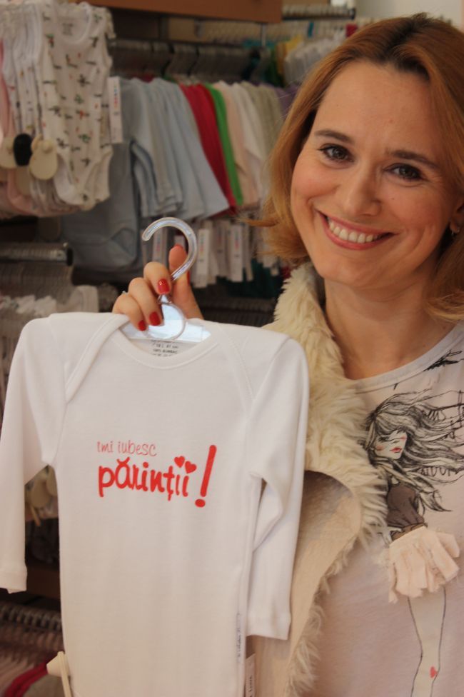 Andreea Esca a creat o noua colectie de body-uri pentru bebelusi