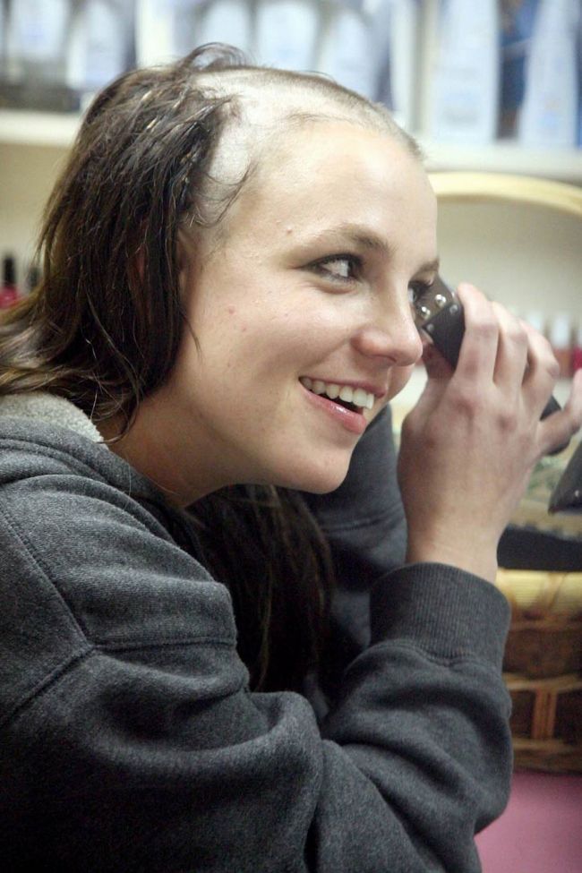Sani la vedere, gesturi obscene si celulita expusa: Vezi TOP 5 cele mai penibile momente ale lui Britney Spears!