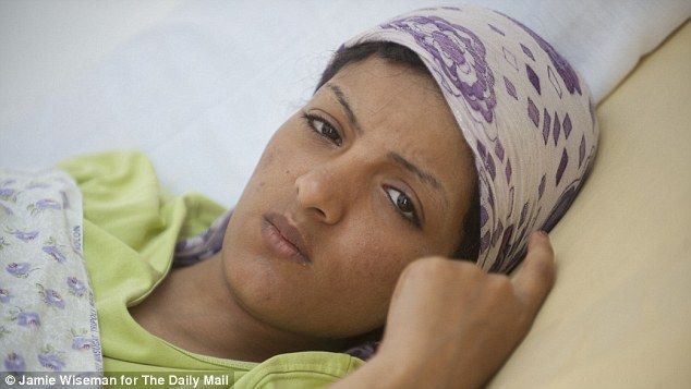Frumoasa ca un fotomodel! Violata si abuzata, ea este tanara de 19 ani care omora pentru Gaddafi! &nbsp;