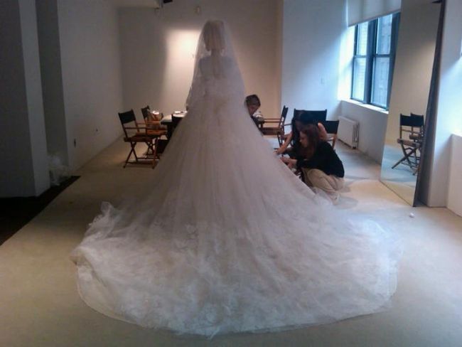 Vezi cum arata toate cele 3 rochii purtate de Kim Kardashian in ziua nuntii