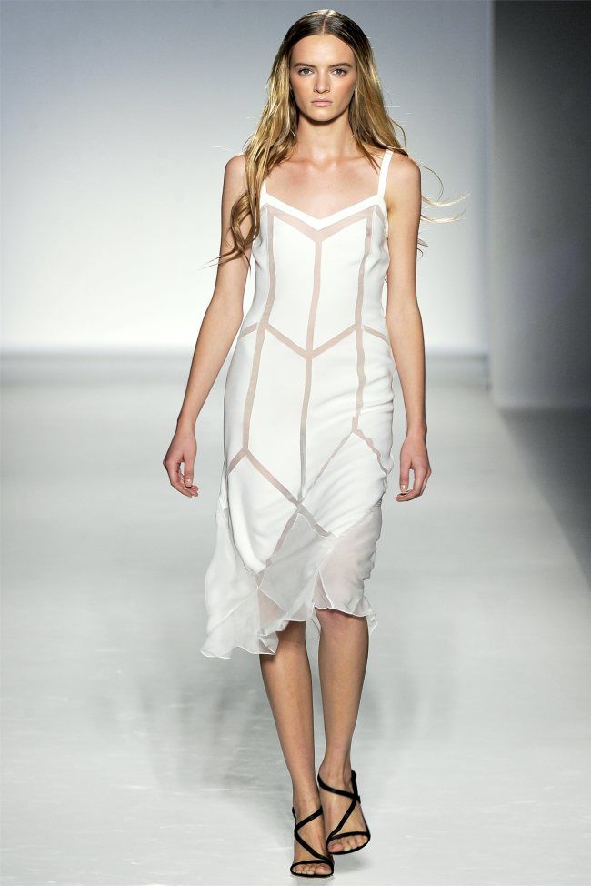 Alberta Ferretti: colectia pentru primavara - vara 2012, prezentata la Milan Fashion Week