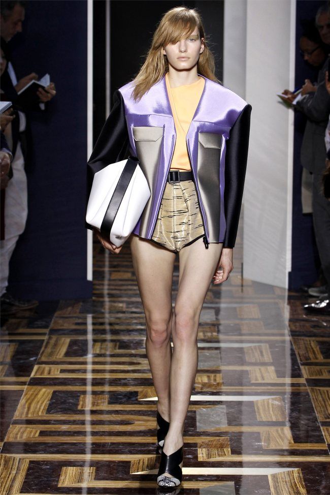 Balenciaga: colectia pentru primavara - vara 2012, prezentata la Paris Fashion Week