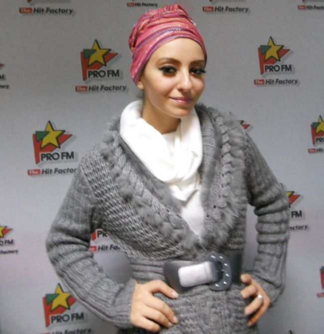 Giulia Anghelescu recomanda turbanul in locul caciulii in toamna asta
