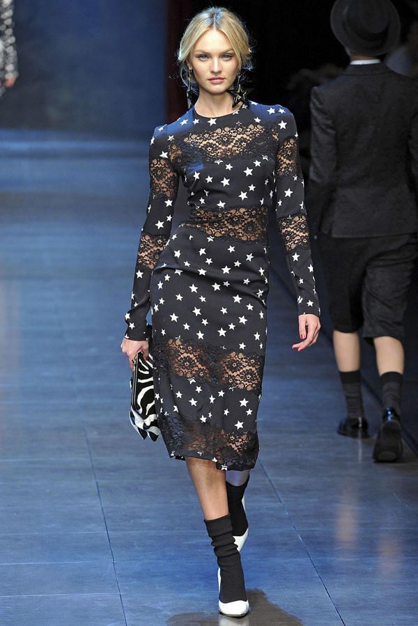 Dovada ca stilul nu are varsta: Helen Mirren, intr-o rochie transparenta la 66 de ani
