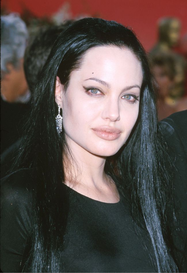 Rochii de Oscar: Angelina Jolie, o aparitie de care nu vrea sa-si aminteasca