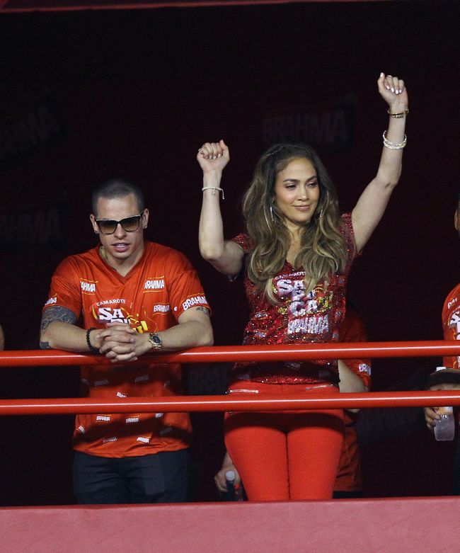 J Lo, mai hot decat dansatoarele brazilience la festivalul de la Rio FOTO