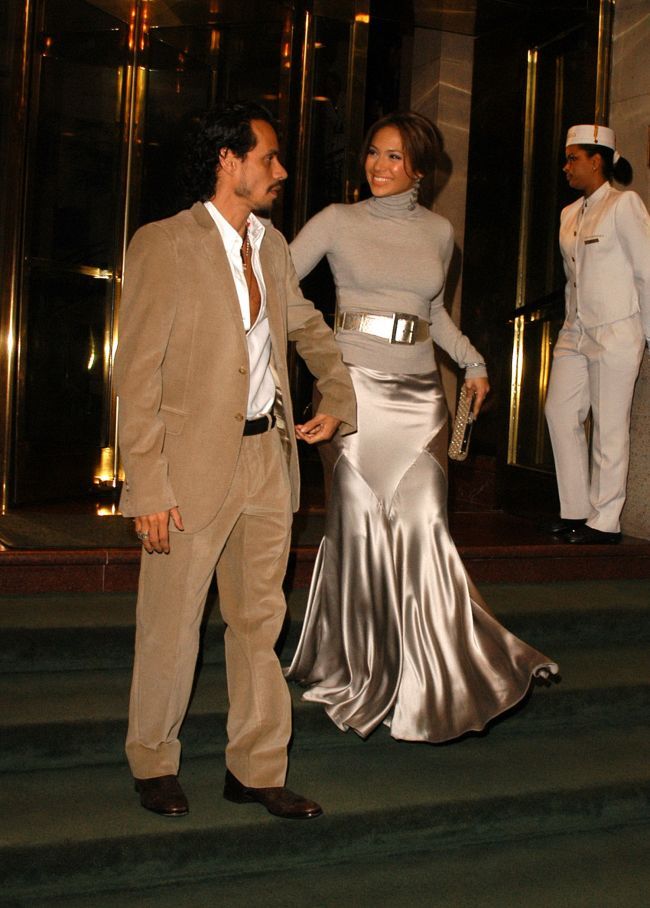 Jennifer Lopez si tinutele de care ii este rusine. 9 outfituri care i-au ingrozit pe criticii de moda