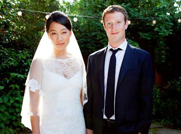 Mark Zuckerberg e miliardar, dar iubita lui a purtat o rochie de 4.700 de dolari la nunta. Like it? :)