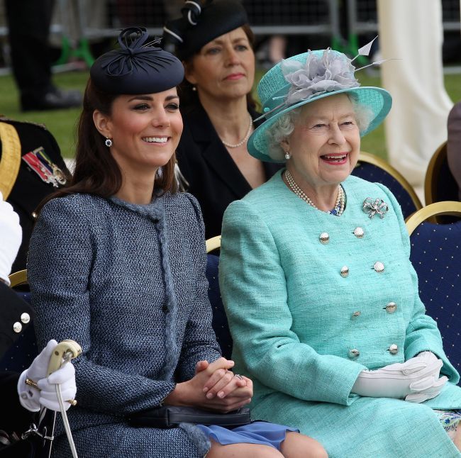 Ducesa de Cambridge, o aparitie rafinata intr-un mantou Missoni albastru