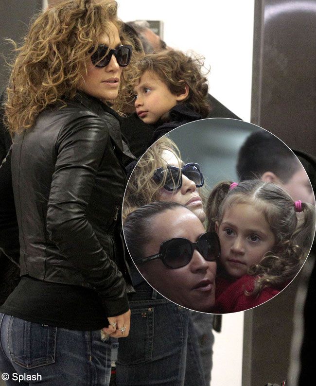 Adorabil! Diva Jennifer Lopez, mamica dedicata in timpul turneului mondial. Vezi cat de simpatici sunt gemenii ei