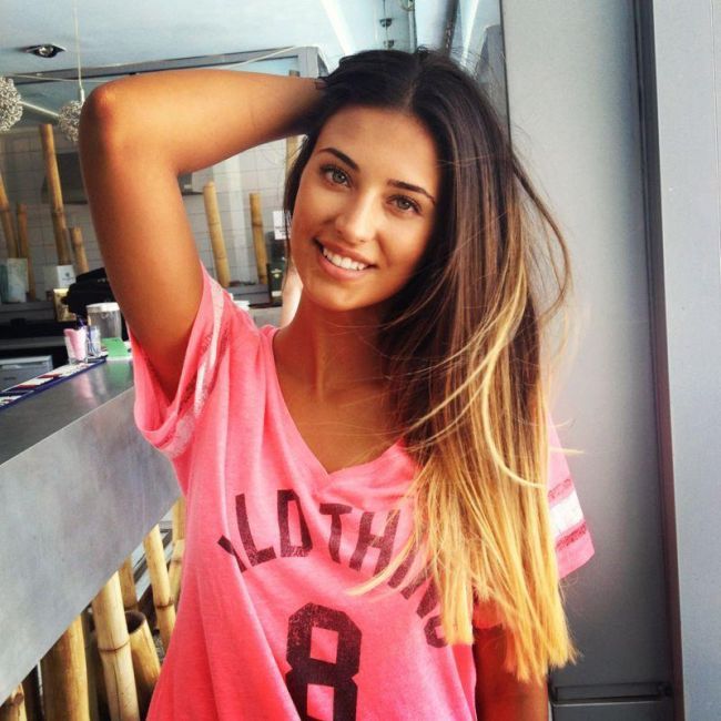 Antonia s-a vopsit blonda. Schimbarea de look pe care fanii au apreciat-o. Tie cum ti se pare?