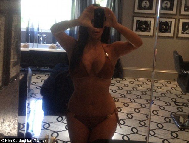 Cel mai apetisant corp din showbiz face din nou furori pe Twitter. Kim Kardashian s-a pozat in bikini si spune ca nu are nevoie de Photoshop