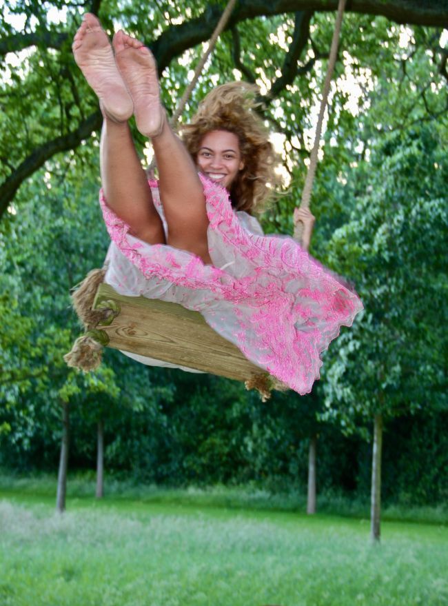 Beyonce le arata fanilor imagini intime, din albumul de familie GALERIE FOTO