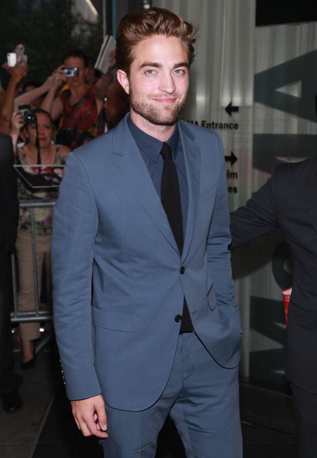 Robert Pattinson, mai sexy ca niciodata la prima iesire in public dupa scandalul cu Kristen Stewart. Vezi ce a declarat in primul interviu dupa incident VIDEO