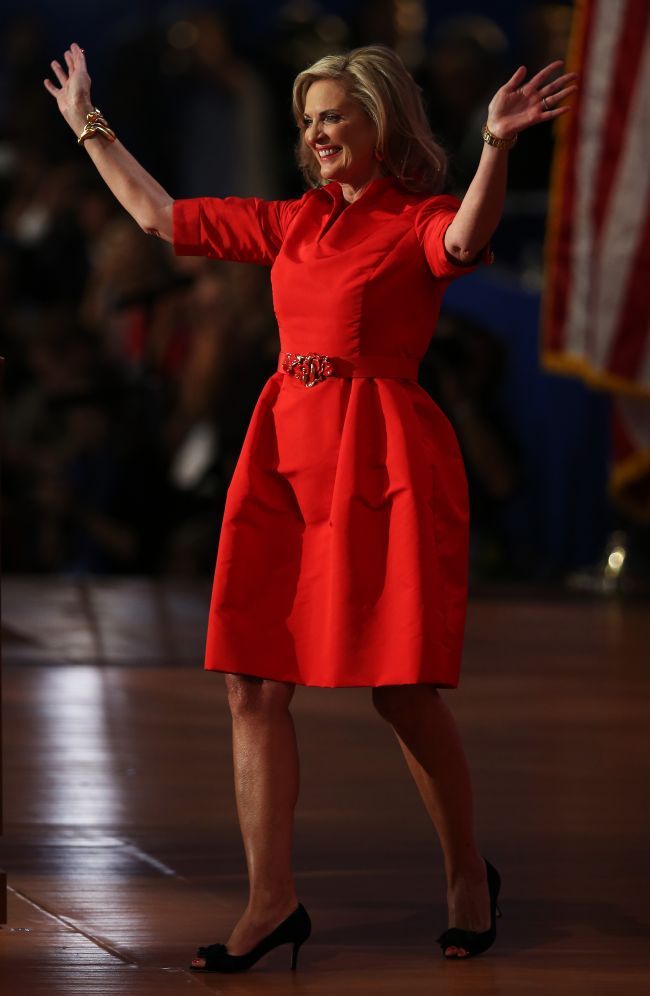 Michelle Obama a impresionat la o conventie democrata cu o rochie roz si un discurs foarte emotionant
