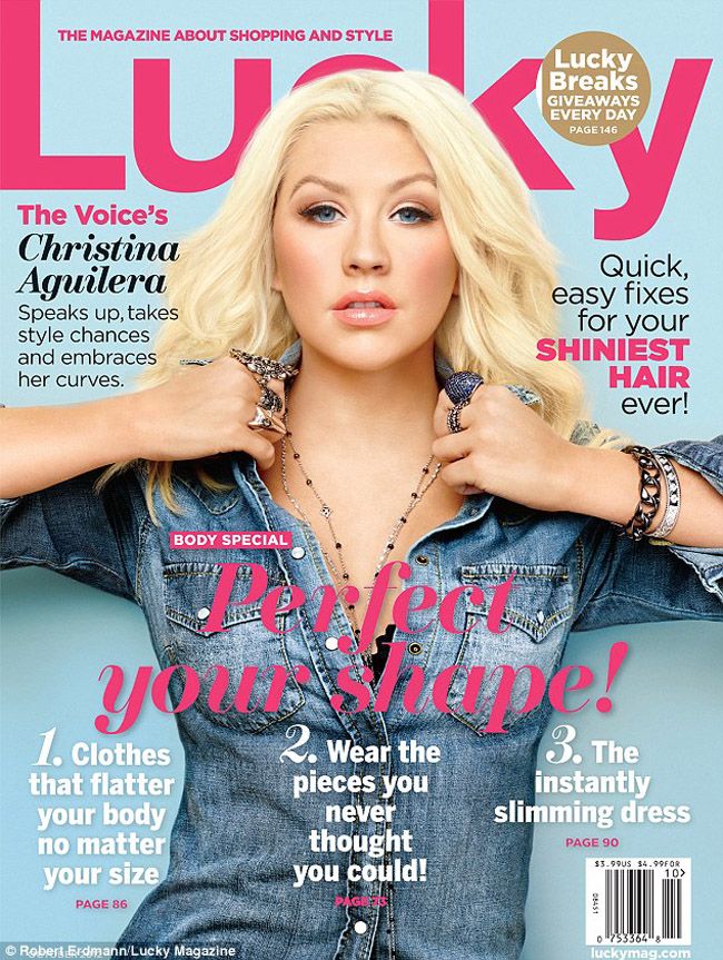 Decolteul generos al Christinei Aguilera, aplatizat pe coperta unei reviste. Ce parere ai despre look-ul vedetei?