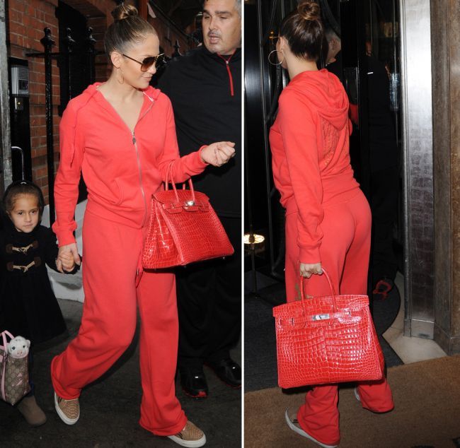 Fashion Police: Jennifer Lopez, trening de catifea si o geanta de 20.000 de dolari. Hit sau miss?