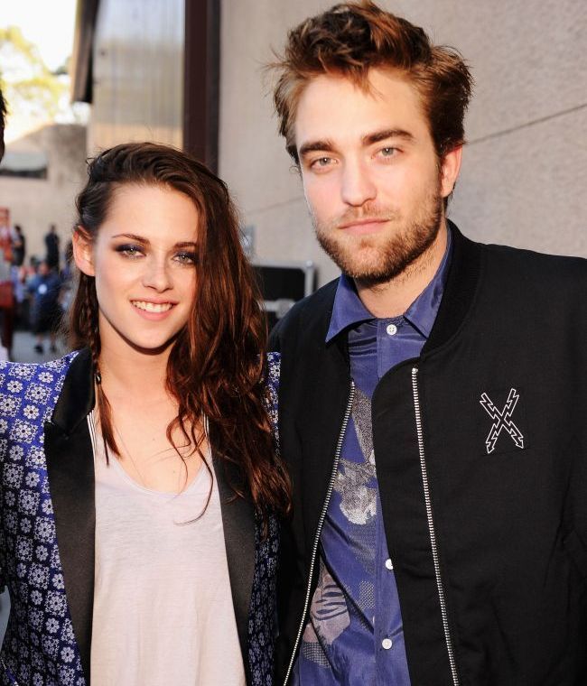 Kristen Stewart si Robert Pattinson, fotografiati impreuna in masina, la iesirea dintr-un club FOTO