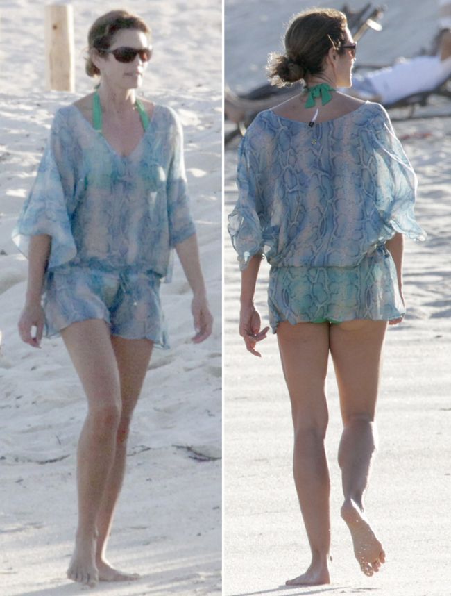 Chiar si nemachiata, Cindy Crawford ramane cea mai frumoasa femeie de pe plaja, la 46 de ani