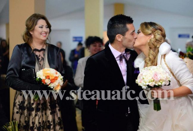 Sora Elenei Gheorghe s-a logodit cu un fotbalist de la Steaua. Vezi rochia spectaculoasa pe care a purtat-o la eveniment VIDEO
