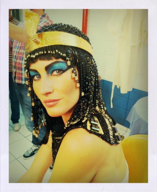 Care supermodel a fost cea mai sexy Cleopatra de Halloween? Gisele Bundchen sau Heidi Klum?