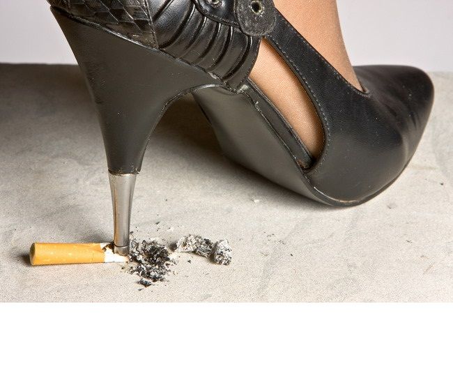 Femeile care se lasa de fumat inainte de 40 de ani traiesc mai mult. Cum iti prelungesti viata daca renunti la tigari