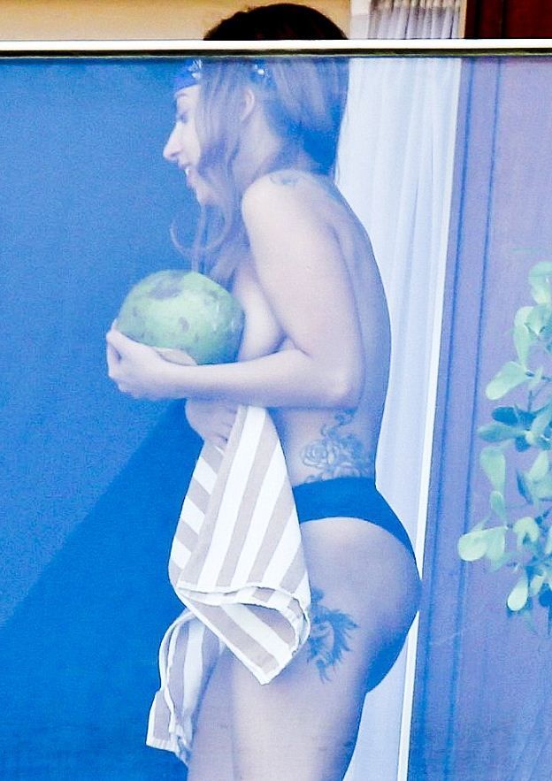Fotografiile in care Lady Gaga a aratat mai mult decat trebuia. Cum a fost surprinsa vedeta americana in Rio de Janeiro
