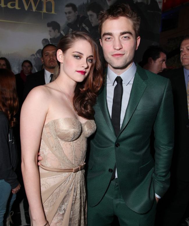 Intalnirea de care Kristen Stewart a fugit 3 ani! Actrita din Twilight si-a schimbat rochia transparenta ca sa o cunoasca pe mama lui Robert Pattinson