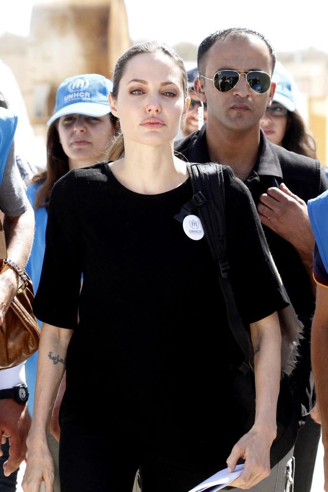 Un realizator de radio si producator TV american cere arestarea Angelinei Jolie. Vezi motivul socant