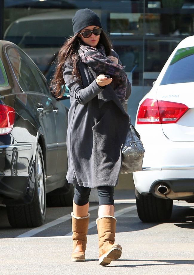 Desi e soare puternic in L.A., Demi Moore se imbraca de iarna. Ce ascunde actrita