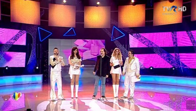 Andreea Banica, cu cateva ore inainte sa prezinte semifinala Eurovision: s-a pozat intr-o tinuta de casa extrem de sumara