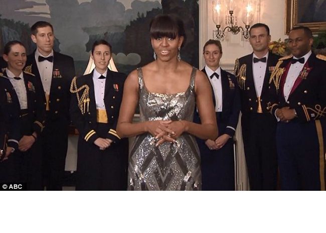 O agentie de presa iraniana a modificat in Photoshop rochia purtata de Michelle Obama la Oscaruri, pentru ca era indecenta. Cum arata noua tinuta